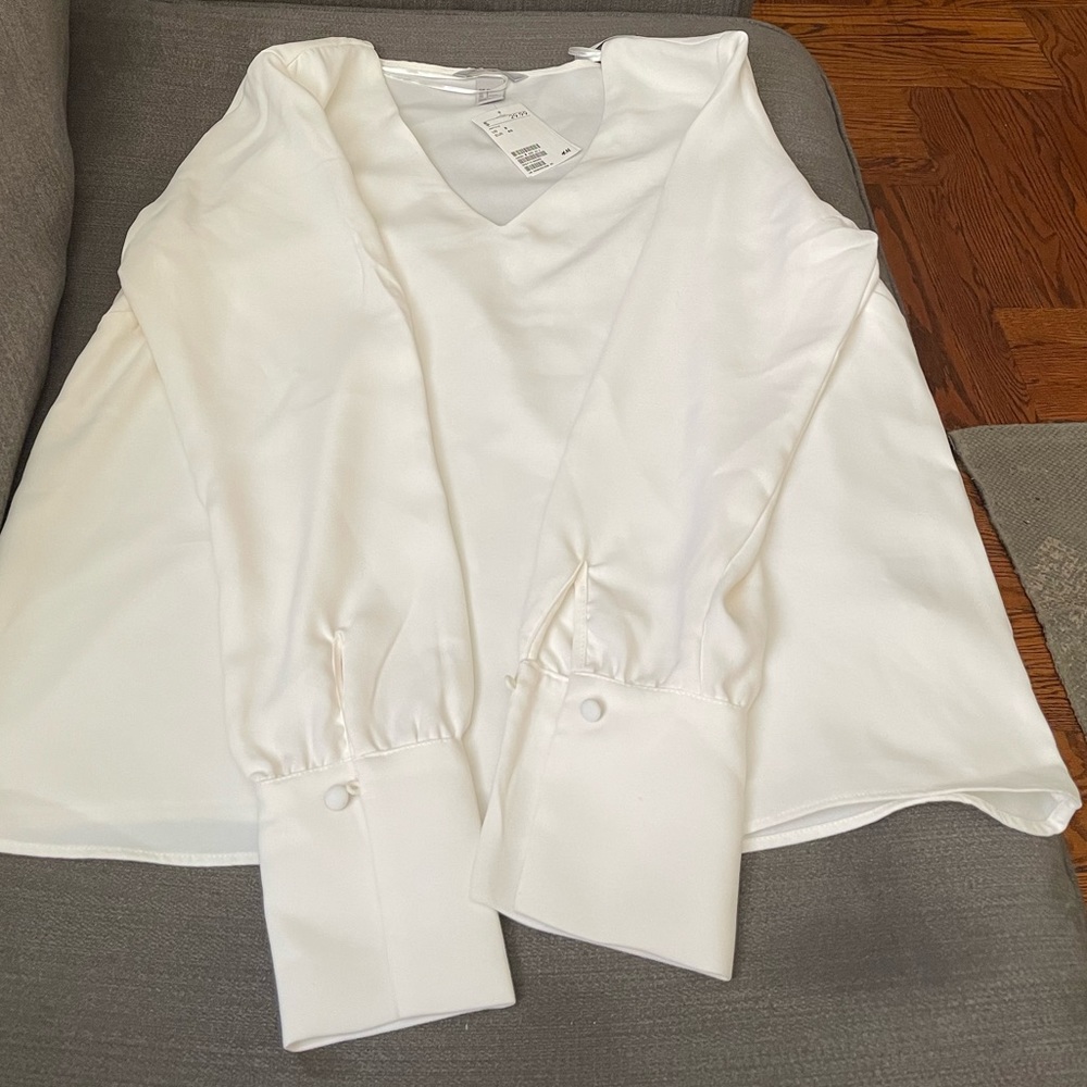 Long sleeve white V-neck blouse